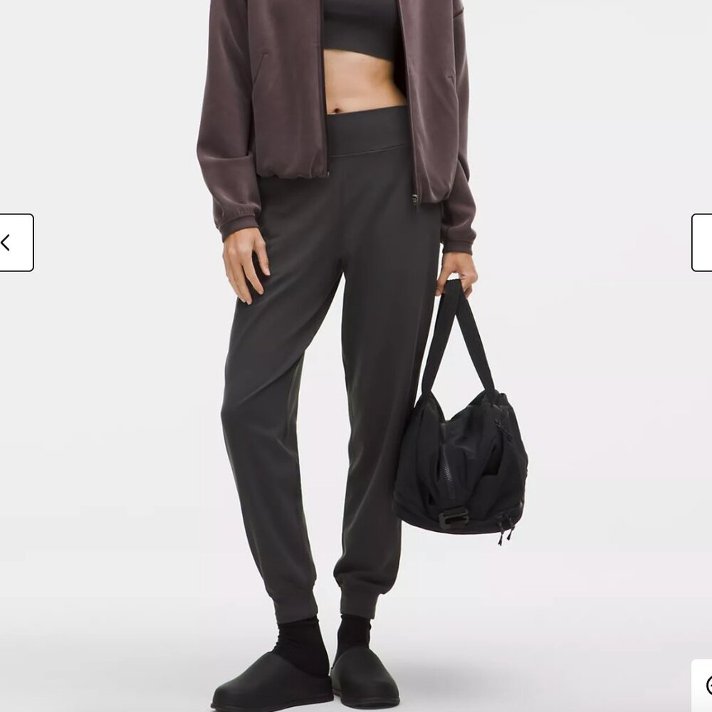 Lululemon Align Joggers in Black